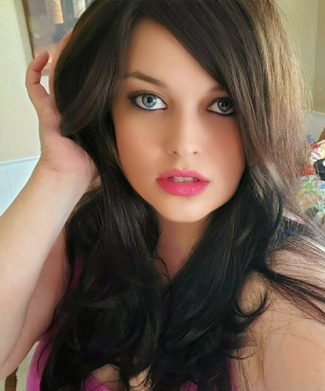 the.laurajohnson free model photo