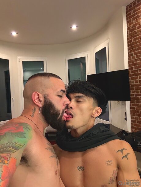 Guzdoes star top pictures