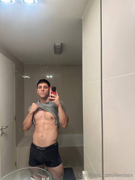 Leeosex model xxx pic