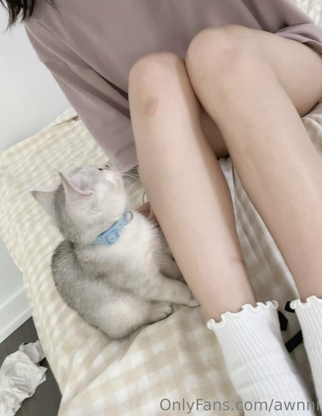 awnni naked model pics