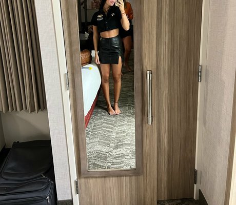 kylienelson naked actress picture