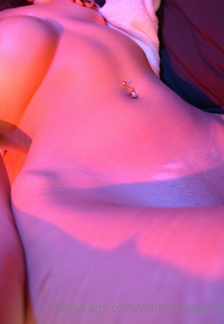 Emostonergorl model perfect picture