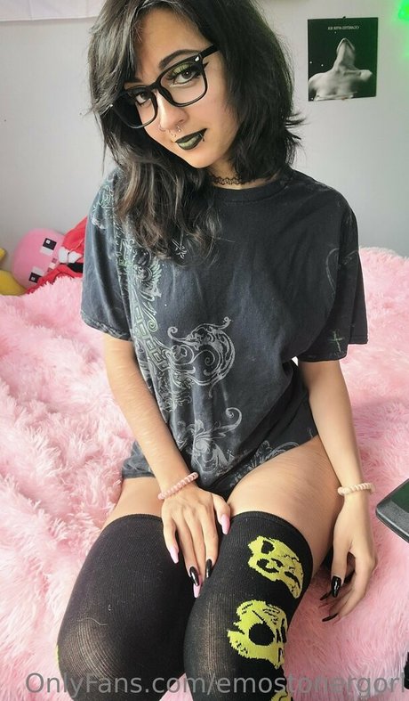 Emostonergorl model adult pics