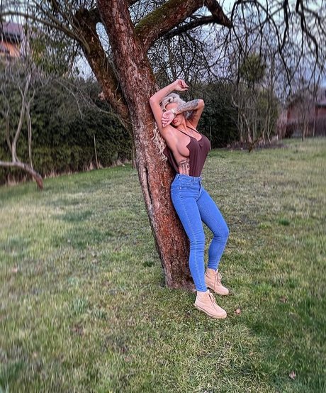 Deminecka naked actress img