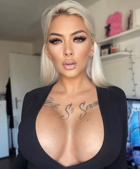 Deminecka pornographic model pictures