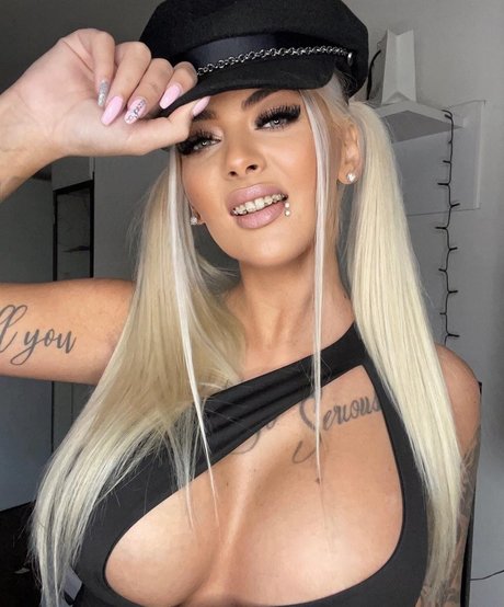 Deminecka pornstar nude photos