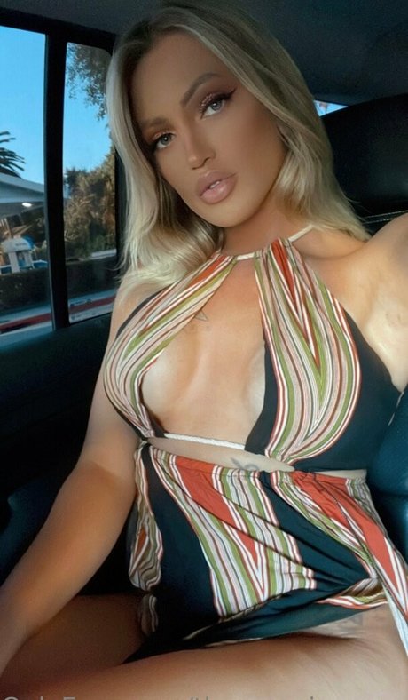 theeveemarie nude model images
