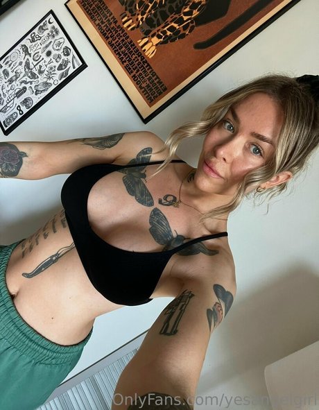 bisexual onlyfans hot sexy pic